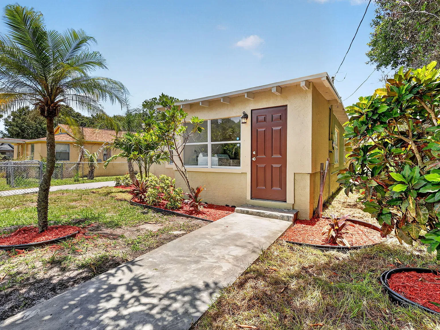 3 bed, 1.0 bath, 1056 sqft, $1,800 — Photo 4