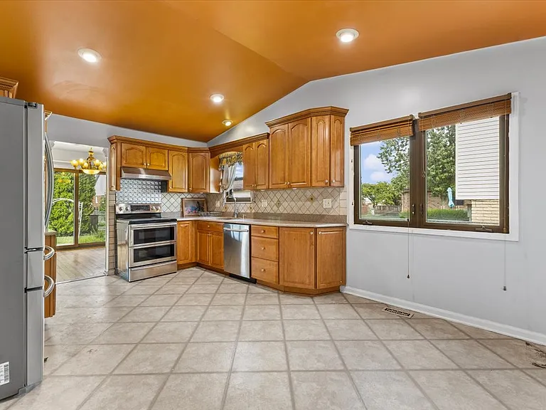 18129 Birch Dr — Photo 12