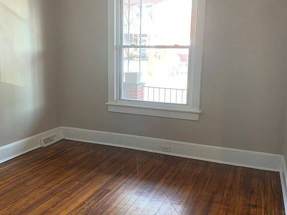 5th image of 907 W Washington St