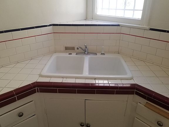 5th image of 414-416 1/2 N Gardner St #4145