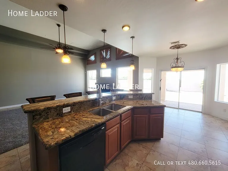 9030 S 10th Dr — Photo 8