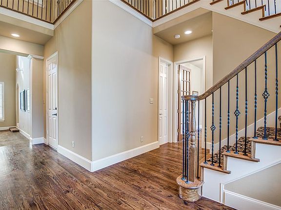 3rd image of 733 Creek Valley Ct