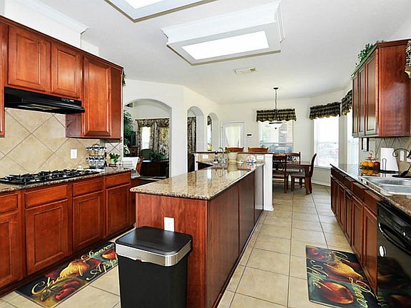 4th image of 18023 Oak Park Bend Ln