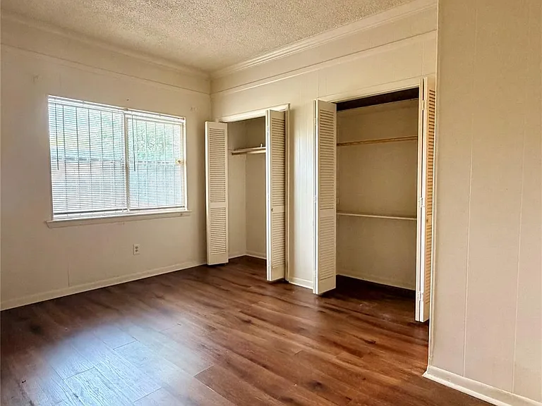 7700 Creekbend Dr #1 — Photo 9