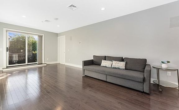 3rd image of 150 W Broadway Unit 203