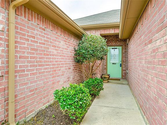 4th image of 12216 Hunters Knoll Dr
