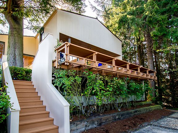 3rd image of 606 S Marine Hills Way