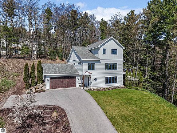 3rd image of 547 Hidden Ridge Dr
