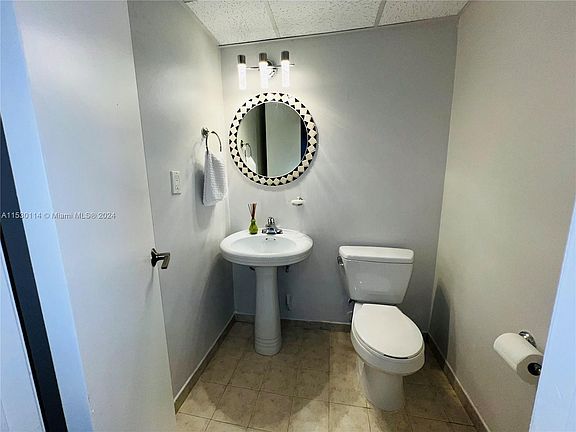 5th image of 90 Edgewater Dr APT 110