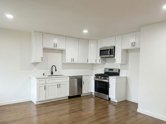 4th image of 2419 S Holmes Pl