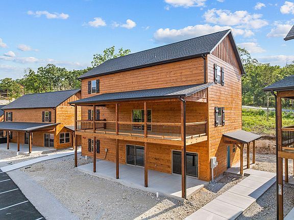 2nd image of 130 Pavilion Court