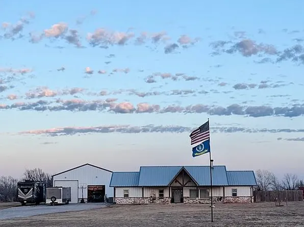 803 S Main St, Waukomis, OK 73773