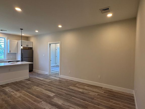 4th image of 132 Yale Ave #2