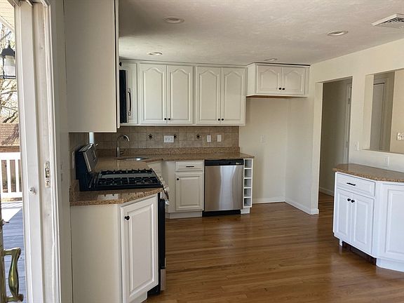 4th image of 35 Donna St