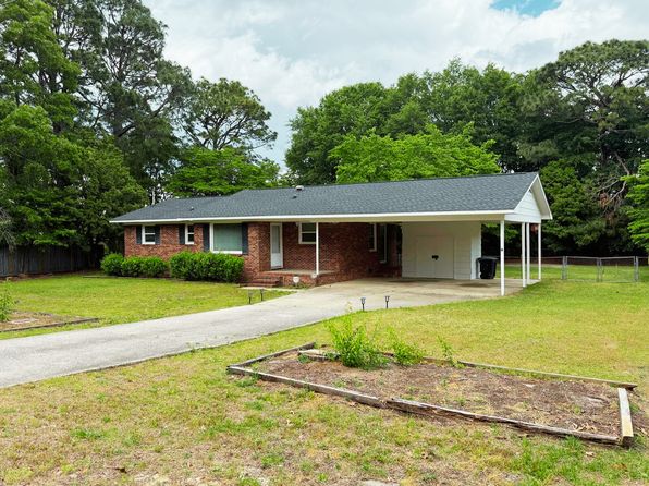 805 Myrtle Dr, Hope Mills, NC 28348