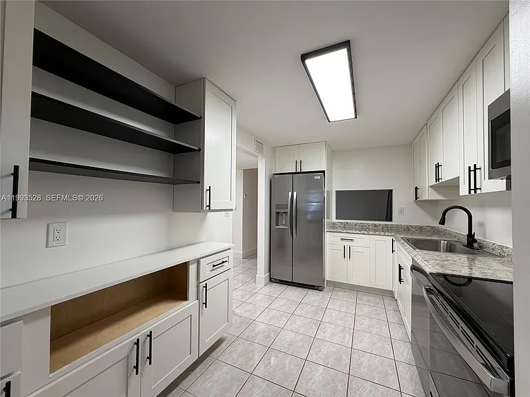 400 Commodore Dr #101 — Photo 5