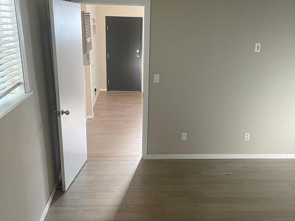 5th image of 1633 Scott Ave