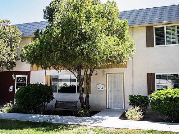 2nd image of 404 Greenbriar Townhouse Way