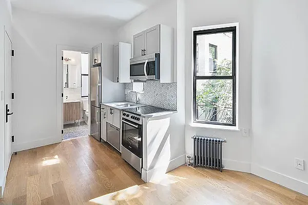 244 E 46th St #3C — Photo 1