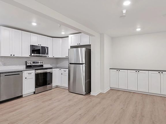 3rd image of 601 Main St NE #3