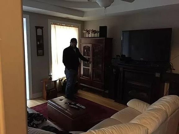 3rd image of 7021 N Greenview Ave