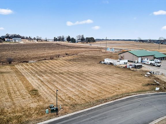 3rd image of 133 W Circle Dr