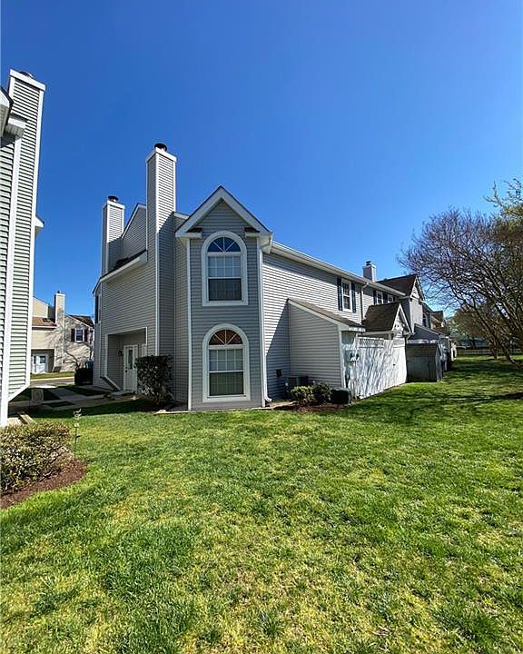 2nd image of 2223 Westsail Ln