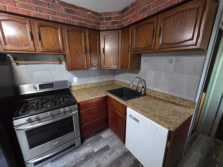 2401 Eastlawn St — Photo 24