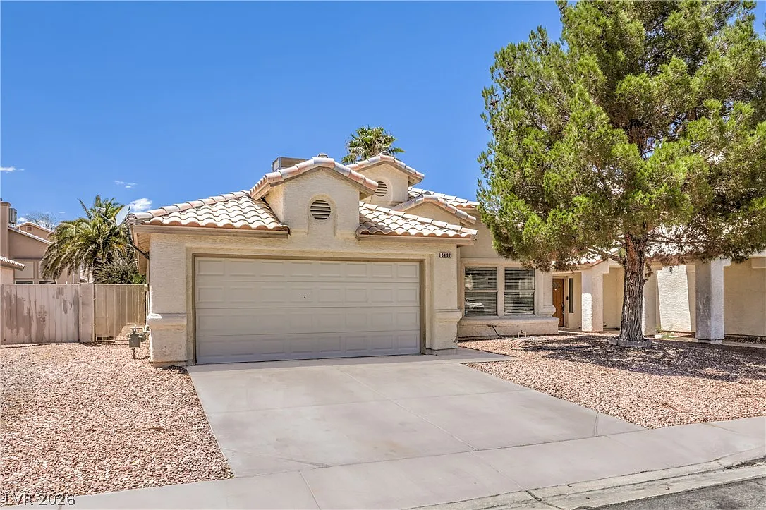 3 bed, 2.0 bath, 1595 sqft, $1,990 — Photo 1