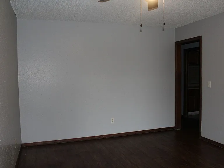4033 Locust Dr — Photo 3