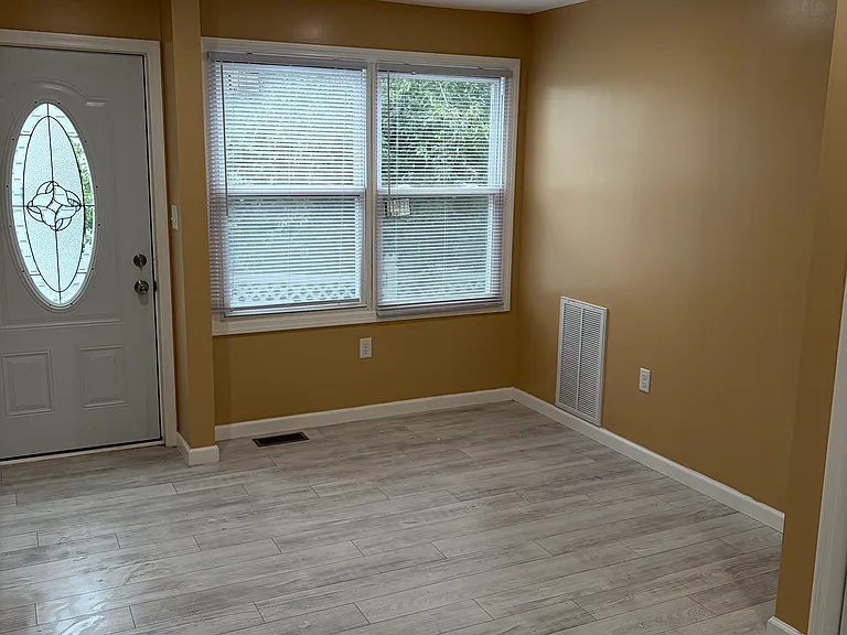 95 Hobart Ave #B — Photo 3