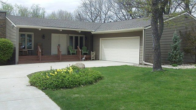 1st image of 27 Castle Coombe Dr