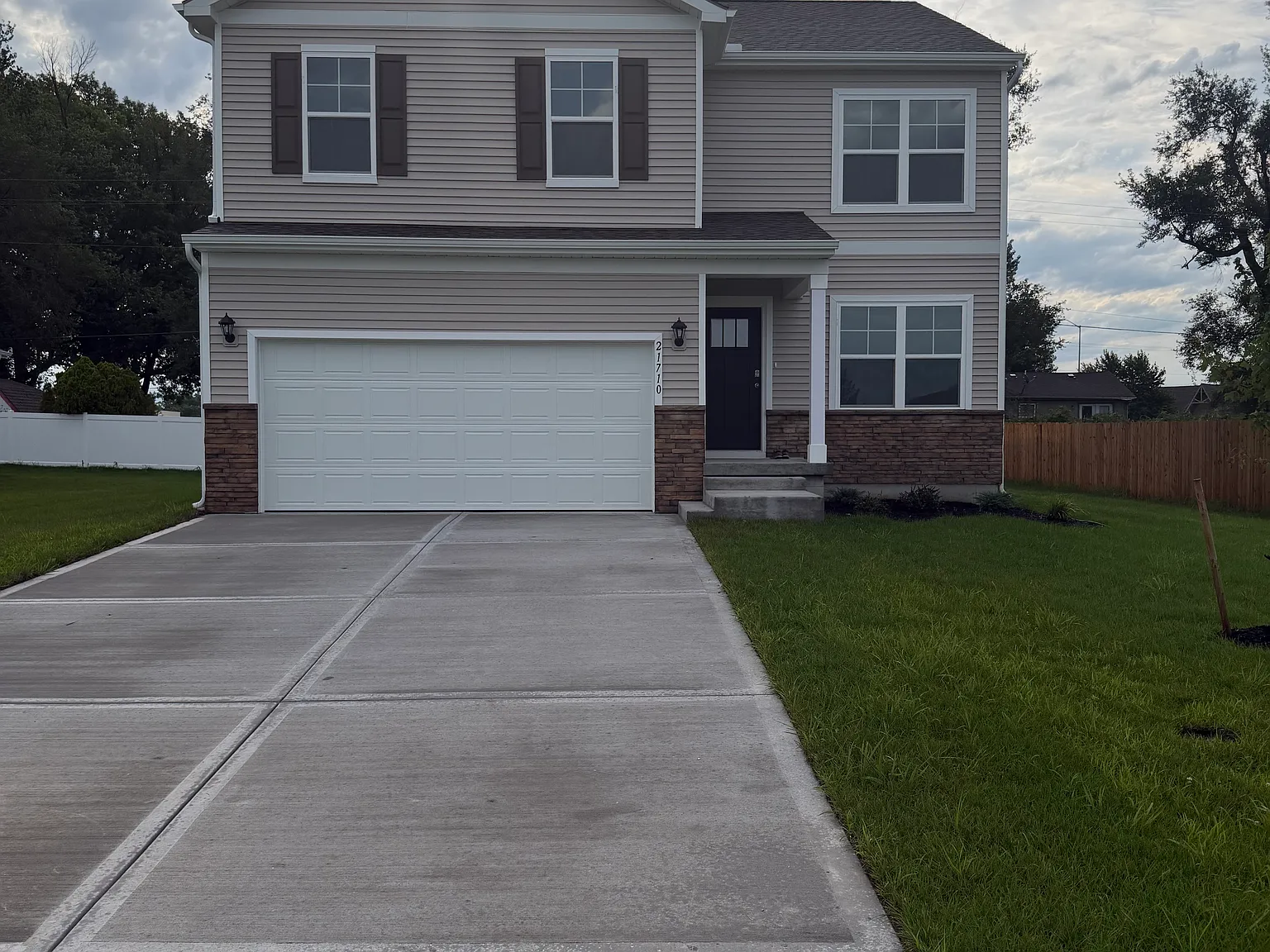 4 bed, 2053 sqft, $2,700 — Photo 1