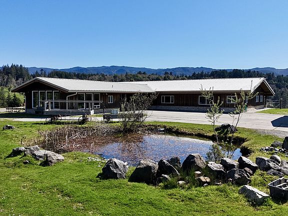 2nd image of 94621 N Bank Rogue River Rd