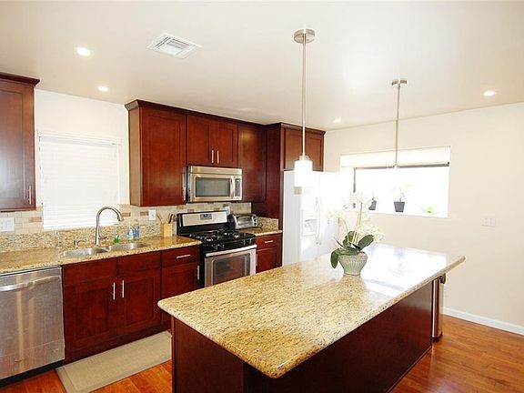 4th image of 11675 La Grange Ave
