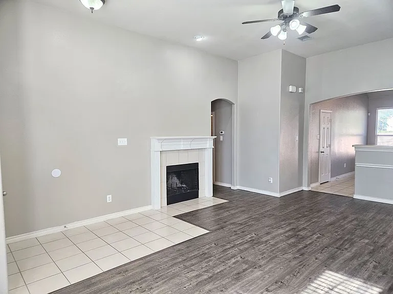 2341 Clairborne Dr — Photo 3