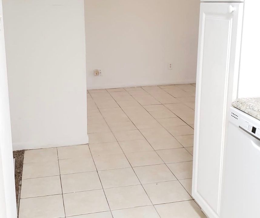 1st image of 910 Bradford Cir