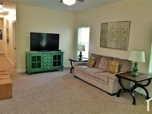 4 bed, 1200 sqft, $2,300 — Photo 2