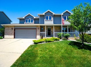 6849 Mill Pond Dr, Urbandale, IA 50322