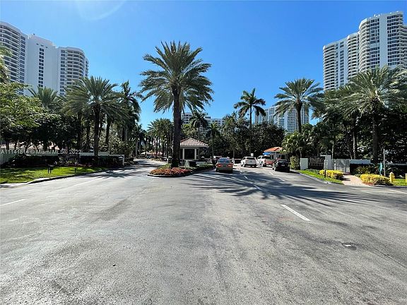 3rd image of 19101 Mystic Pointe Dr APT 609