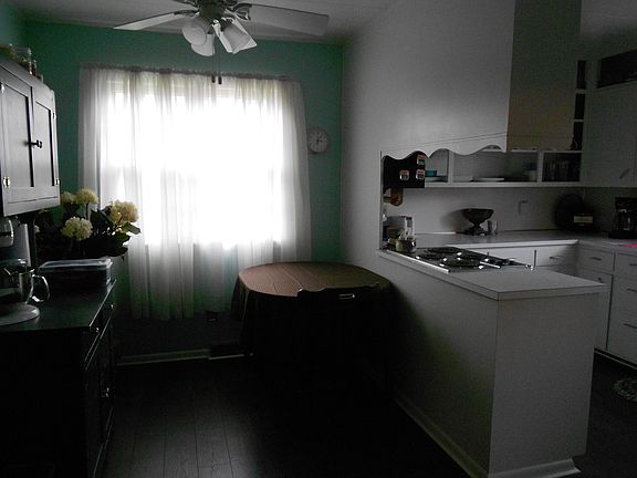 3rd image of 834 Court St
