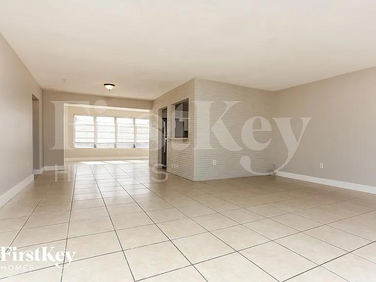 7728 Alhambra Blvd — Photo 4
