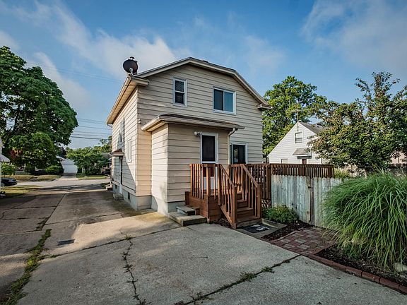 3rd image of 1125 Oaklawn St NE