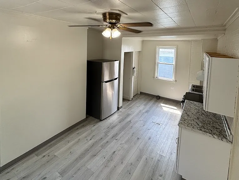 425 Ohio Ave #4 — Photo 1