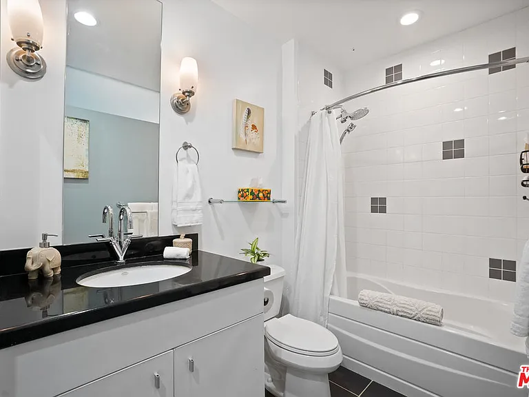 1100 Wilshire Blvd #2201 — Photo 19
