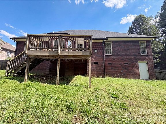 5th image of 301 River Birch Cir