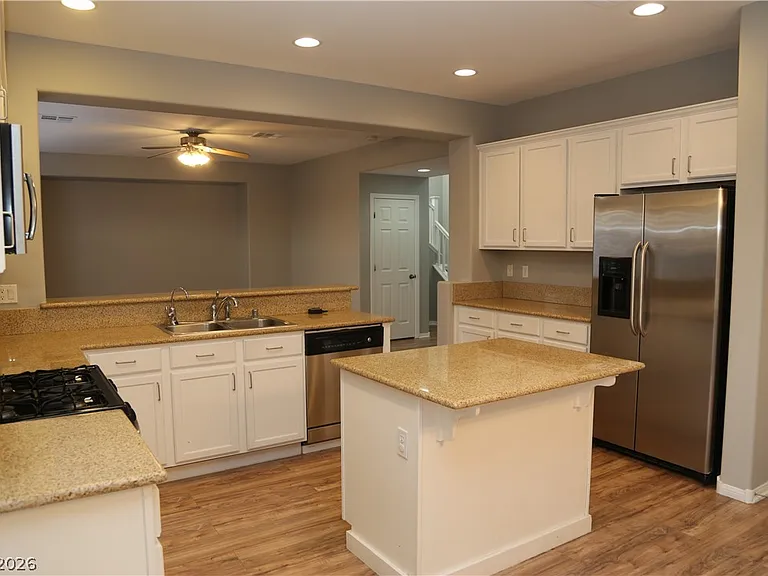 10642 Cave Ridge St — Photo 10