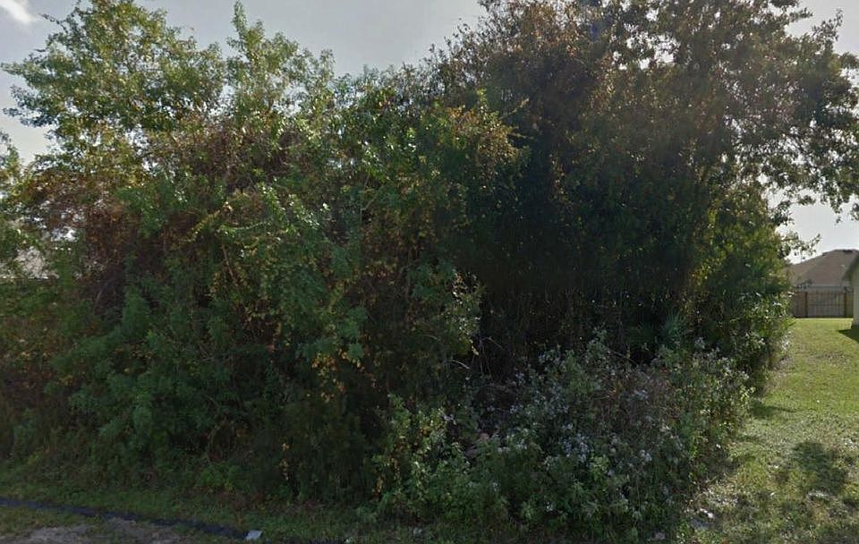 2nd image of 2332 SE Mariola Ave