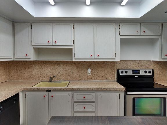 4th image of 16800 NE 15th Ave APT 112
