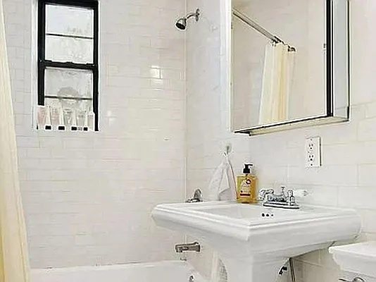 Rented by Voro New York | media 15